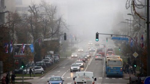 ПУТЕВИ СРБИЈЕ УПОЗОРАВАЈУ ВОЗАЧЕ: Густа магла у деловима земље, видљивост смањена на 100 метара, пажљиво возите