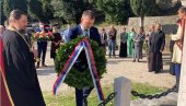 HERCEG NOVI SE POKLONIO SLAVNIM PRECIMA: Položeni venci na spomenik rodoljubima streljanim u velikom ratu