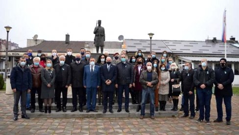 AMBASADOR SRBIJE POLOŽIO CVEĆE I VENCE: U Sokocu obeležen Dan primirja u Prvom svetskom ratu