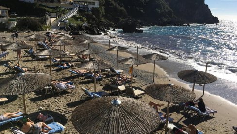 СВИ ПРИМИЛИ ВАКЦИНУ ПРОТИВ КОРОНЕ: Ево која ће туристима примамљива места у Грчкој да понесу назив „фри-ковид“ острва