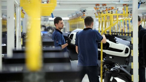 NA ODMORU DUŽE NEGO U POGONU: U Fijat Krajsler automobilima Srbija ove godine 50 radnih dana, zaposleni strahuju za sudbinu fabrike