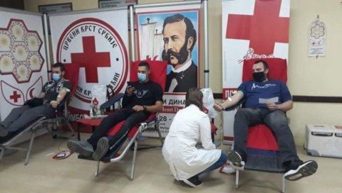 ХУМАНОСТ НЕ ПОСУСТАЈЕ У ПАРАЋИНУ: Одржана још једна успешна акција донирања крви