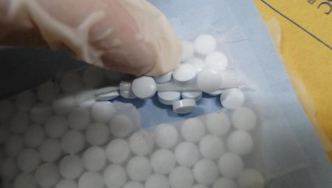 ХЕРОИН, МДМА И АМФЕТАМИН: Полиција пронашла опијате у стану код Нишлије