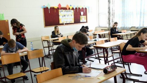 НА РАСПУСТ ОД СВЕТОГ НИКОЛЕ? Ученици у целој Србији зимски предах имаће у исто време, пауза у настави могла би да буде продужена