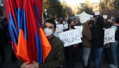 MINUT ĆUTANJA, PA OPŠTI HAOS: Odata pošta palim borcima u Jerevanu, ulicama odjekuje Nikol izdajnik! (VIDEO)