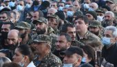 ДА ЛИ ЋЕ ПАШИЊАН ПРЕЖИВЕТИ КРИЗУ? Други дан великих протеста у Јеревану, јаке полицијске снаге у центру града (ВИДЕО)