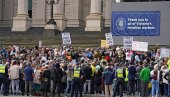 ПРОТЕСТИ У МЕЛБУРНУ: Сукоб полиције и демонстраната против локдауна