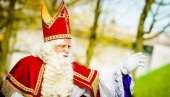 UZ POŠTOVANJE MERA: Sinterklas - Deda Mraz stigao u Holandiju (FOTO)