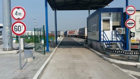 РАМПА НА РАЧИ: Обустављен саобраћај за све категорије на улазу и излазу из Србије