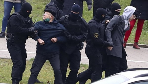 ХАПШЕЊА У МИНСКУ: Полиција привела више од 350 демонстраната (ФОТО)