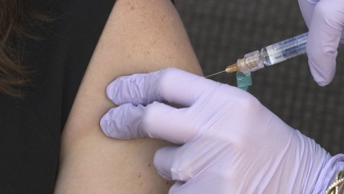 VAKCINA IZAZIVA ZEBNJU: Čak polovina Francuza odbija da primi cepivo protiv kovida 19, plaše se posledica