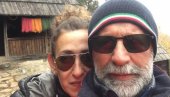 ČEKAJU DA SE OSUŠI VUNA: Jelena i Žika uživaju u Sirogojnu