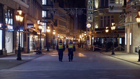 STROGA KONTROLA POŠTOVANJA MERA U Mađarskoj vojnici od danas pomažu policiji na javnim mestima