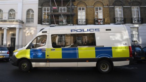ПАНИКА У ЛОНДОНУ: Полиција истражује сумњив пакет у Вестминстеру