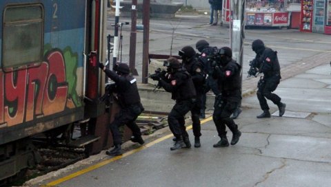 ОБРУЧ 2020: Вулин најавио антитерористичку вежбу - припадници МУП показују обученост да савладају терористе