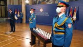 ZLATNE MEDALJE ZA ZASLUGE Vučić uručio ordenje oficirima i podoficirima Vojske Srbije