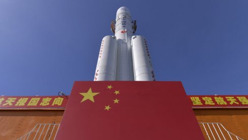 ПАМЕТНИ ЗМАЈ ПОДИГАО ДЕВЕТ САТЕЛИТА: Кинези освајају свемир