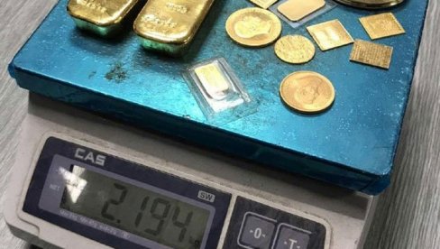 U MERCEDESU KRIO MALO BLAGO: Carinici na Batrovcima sprečili šverc više od dva kilograma zlata