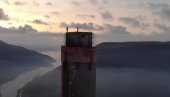 НИЈЕ ЗА ОНЕ СА СЛАБИМ СРЦЕМ: Младић (19) се попео на димњак висок 340 метара, све је снимио дроном (ВИДЕО)