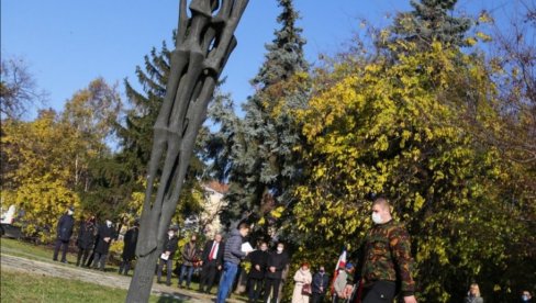 „БАЛАДА ВЕШАНИХ“ У СПОМЕН НА 15 ТРАГИЧНО НАСТРАДАЛИХ: Одржана комеморација страдалим младим Суботичанима