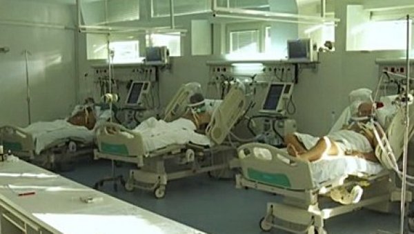 ПОГРЕШНЕ МЕРЕ ПУНЕ КРЕВЕТЕ: Упркос буктању епидемије ковида 19 још се неће отварати привремене болнице