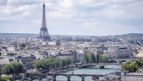 КОВИД ОДНЕО СТО ХИЉАДА ЖИВОТА: Француска премашила мрачни праг жртава пандемије (ФОТО)