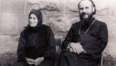 USPOMENA IZ MLADOSTI: SPC objavila dirljivu fotografiju patrijarha Irineja sa majkom