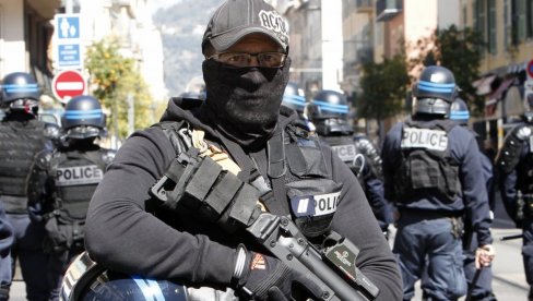 HOROR U FRANCUSKOJ: Muškarcu prerezan vrat u Monpeljeu, policija traga za napadačem (FOTO)