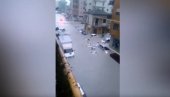 ПОТОПЉЕНА ВОЗИЛА ПЛУТАЈУ УЛИЦАМА: На југу Италије поплаве због олује, бујица носила и мостове, затворени путеви (ФОТО+ВИДЕО)