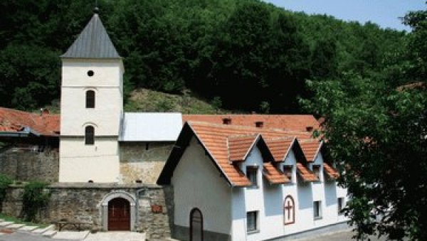 МАТИ КСЕНИЈА ИСПРАЋЕНА НА ВЕЧНИ ПОЧИНАК: Монахиња сахрањена на гробљу манастира Благовештење Рудничко