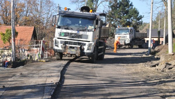 БЕЗБЕДНИЈЕ ДО ПЛАНИНСКЕ ЛЕПОТИЦЕ: Настављени радови на реконструкцији пута од Краљева према Гочу
