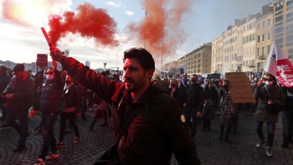 КАФЕЏИЈЕ НА УЛИЦАМА: Протести у Француској због мера власти (ФОТО/ВИДЕО)