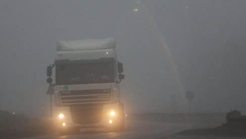 VAŽNO ZA VOZAČE: Oprezno u vožnji zbog magle i poledice!