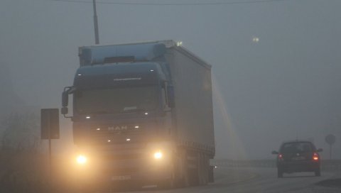 WARNING FOR DRIVERS: Slippery road and fog on the roads, trucks are waiting at the Gradina crossing for five hours