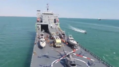 ДЕМОНСТРАЦИЈА СИЛЕ: Иран одржао маневре у Персијском заливу, стотине бродова код острва Фарси (ВИДЕО)