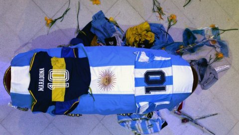 МАРАДОНА ПОКОПАН БЕЗ СРЦА: Нове невероватне вести из Аргентине о Ел Пибеу