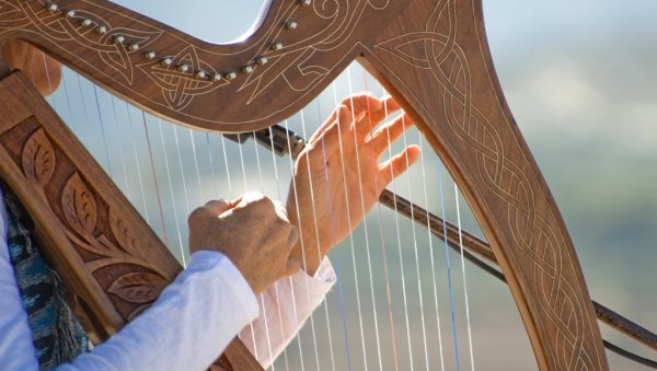 У СУБОТУ У 16 САТИ: Концерт харфисткиња Јане Чубриловић и Јелене Тутић