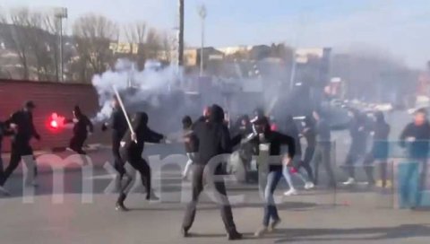 ВАТРЕНИ ДЕРБИ МАКЕДОНСКЕ ДРУГЕ ЛИГЕ: Полиција једва смирила сукобљене навијачке групе на улицама Штипа (ВИДЕО)