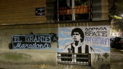 I DORĆOL SE OPROSTIO OD LEGENDE: El grande Maradona dobio mural u centru Beograda (FOTO)