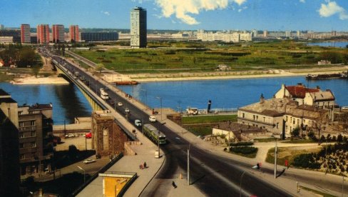SAMO DVE SAOBRAĆAJNE TRAKE: Ovako je nekada izgledao Brankov most (FOTO)