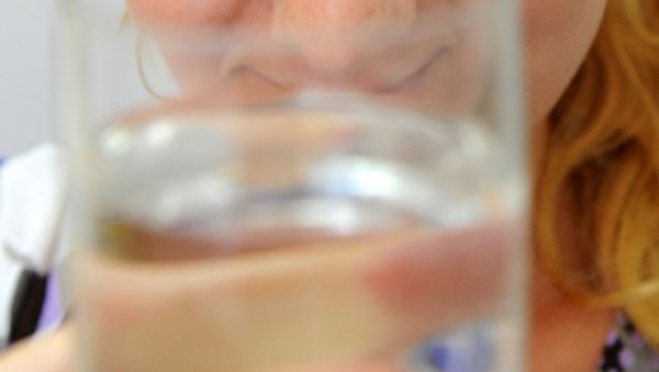 МАСОВНО ТРОВАЊЕ У АЛБАНИЈИ: Покренута истрага - узрок је пијаћа вода?