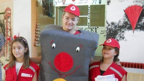 УМЕТНИЧКИ КОНКУРСИ ЗА ДЕЦУ. Савет за безбедност саобраћаја Крушевца награђује најбоље радове