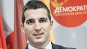 DEMOKRATSKi FRONT: Aleksa beži od kamera kad se sastaje sa parlamentarnom većinom, a gura se u kadar sa ivanom Vukovićem