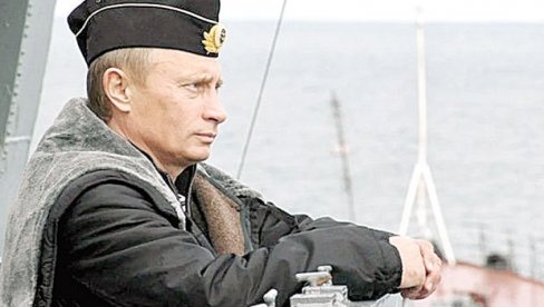 АМЕРИЧКИ БРОД УПЛОВЉАВА У ЦРНО МОРЕ: Руска крстарица „Москва“ отпочиње војне вежбе