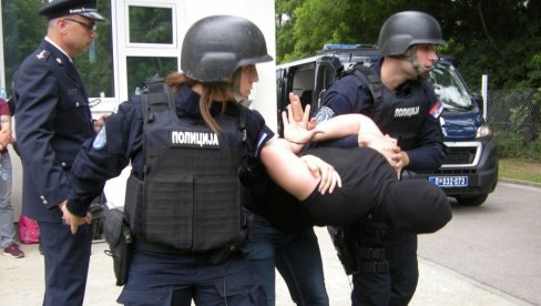 NADROGIRAN POSLE SVAĐE ISTUKAO DEVOJKU: Zadao joj više udaraca po glavi i telu, brzo uhapšen