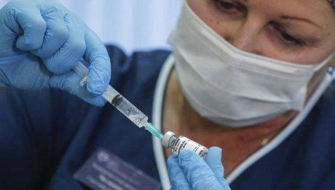 ФЕДЕРАЛНИ ЗВАНИЧНИЦИ: Вакцинисано више од милион Американаца