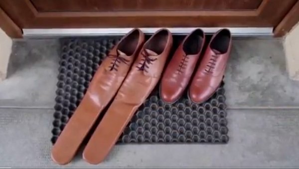 ИДЕАЛНЕ У ДОБА КОРОНЕ: Обућар први ципеле које помажу у одржавању дистанце, број су – невероватни 75! (ФОТО+ВИДЕО)
