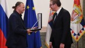 MUHINU ORDEN SRPSKE ZASTAVE PRVOG STEPENA: Predsednik Vučić uručio odlikovanje akademskom slikaru