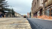 NAZIRE SE KRAJ OBNOVE BORINE ULICE: Posle godinu dana rada, počelo asfaltiranje