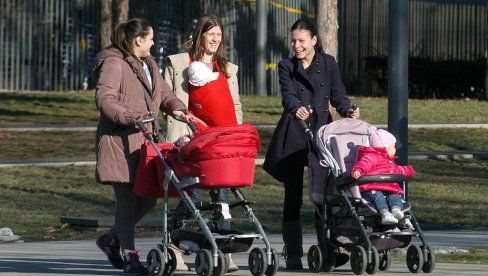 ЈАВНИ ПОЗИВ ОПШТИНЕ ПАРАЋИН: У току је пријављивање за бесплатна ауто-седишта за децу